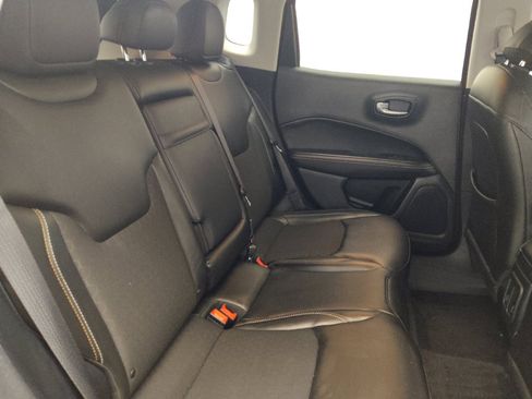Used 2018 Jeep Compass Latitude w/ Popular Equipment Group FWD image 19