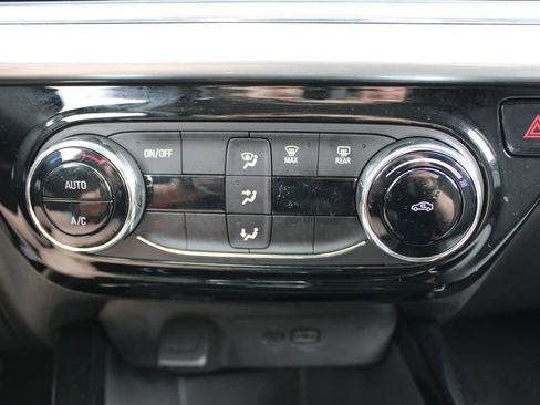 Used 2025 Chevrolet Trax LT image 42