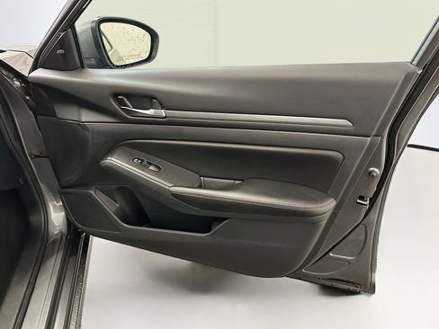 Used 2022 Nissan Altima 2.5 SV AWD/4WD image 32