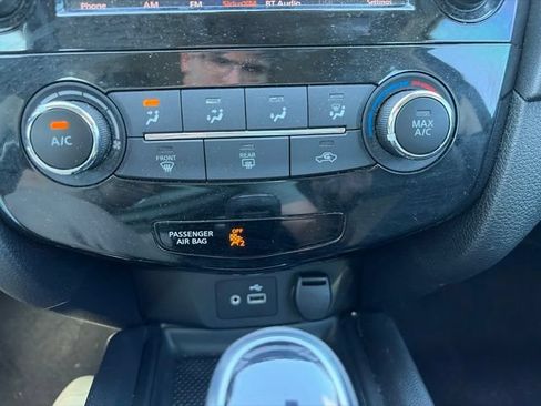 Used 2020 Nissan Rogue S FWD image 33