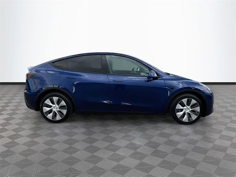 Used 2020 Tesla Model Y Long Range image 8