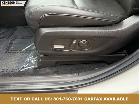 Used 2025 Kia Carnival FWD image 25