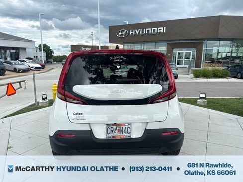 Used 2022 Kia Soul LX w/ Technology Package FWD image 12