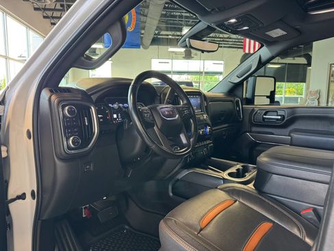 Used 2023 GMC Sierra 3500 AT4 w/ AT4 Preferred Package AWD/4WD image 12