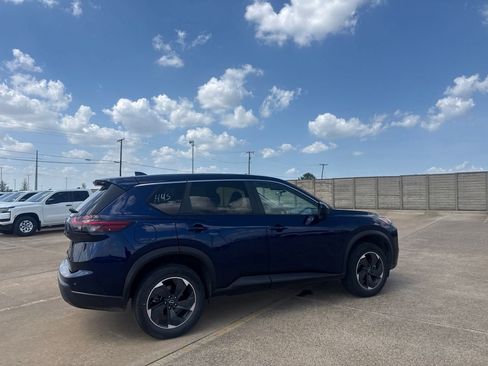 Certified 2025 Nissan Rogue SV FWD image 23