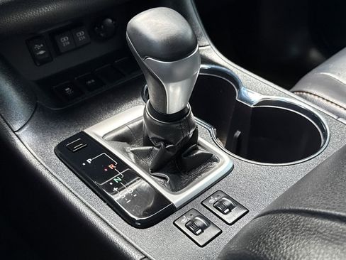 Used 2019 Toyota Highlander XLE FWD image 27