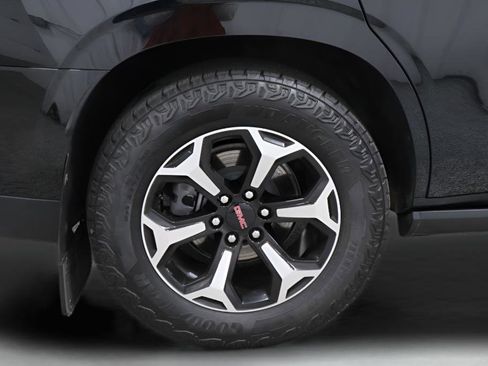 Used 2025 GMC Yukon AT4 AWD/4WD image 43