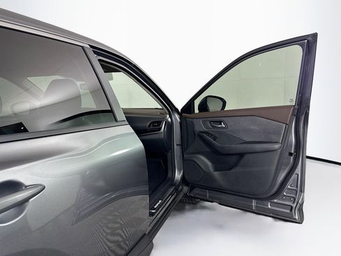 Used 2023 Nissan Rogue SV FWD image 30