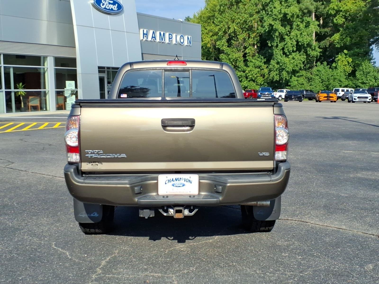 Used 2015 Toyota Tacoma 4x4 Double Cab w/ TRD Sport Package image 24