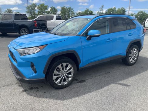Used 2021 Toyota RAV4 XLE Premium FWD image 4
