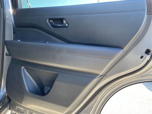 Used 2025 Nissan Pathfinder SV image 41