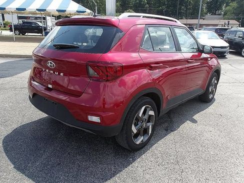 Certified 2025 Hyundai Venue Limited FWD image 7