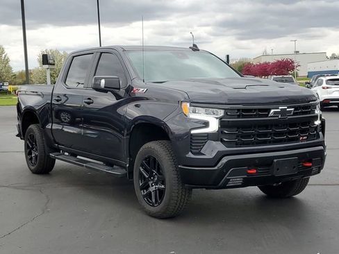 Used 2024 Chevrolet Silverado 1500 LT Trail Boss w/ LT Trail Boss Premium Package AWD/4WD image 2