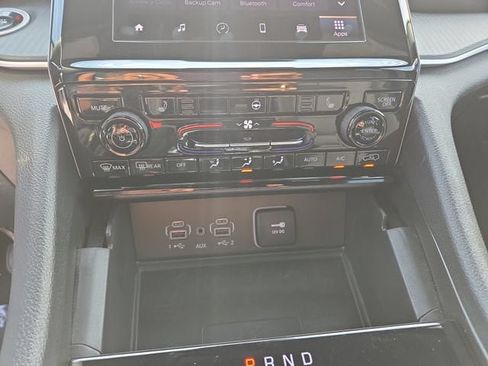 Used 2025 Jeep Grand Cherokee Laredo w/ Luxury Tech Group I AWD/4WD image 28