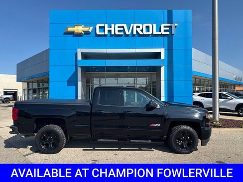 Used 2018 Chevrolet Silverado 1500 LT w/ Midnight Edition AWD/4WD image 2