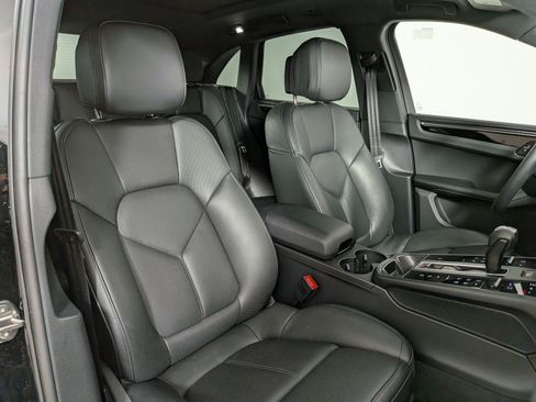 Certified 2026 Porsche Macan AWD/4WD image 23
