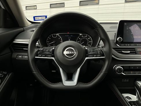 Used 2025 Nissan Altima 2.5 SR image 31