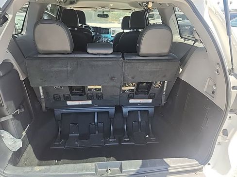 Used 2016 Toyota Sienna SE FWD image 12