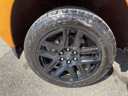 Used 2025 Chevrolet Colorado Z71 w/ Technology Package AWD/4WD image 8
