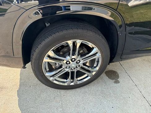 Certified 2025 Chevrolet Traverse High Country FWD image 10
