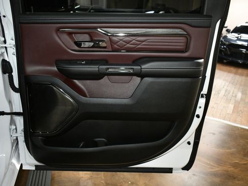 Used 2025 RAM 1500 Limited AWD/4WD image 44
