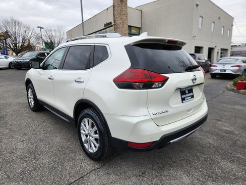 Used 2020 Nissan Rogue SV image 3