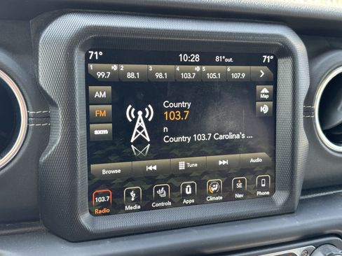 Used 2019 Jeep Wrangler Unlimited Sahara AWD/4WD image 25