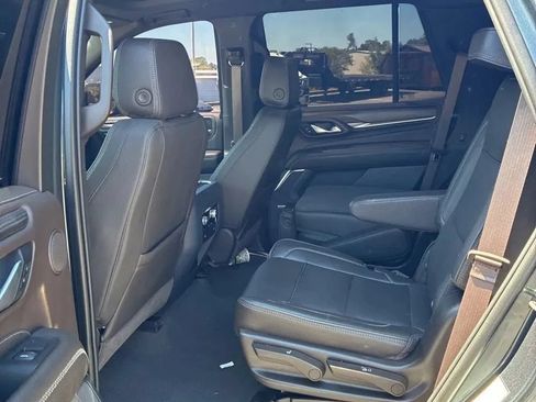Used 2021 GMC Yukon Denali w/ Denali Premium Package AWD/4WD image 6