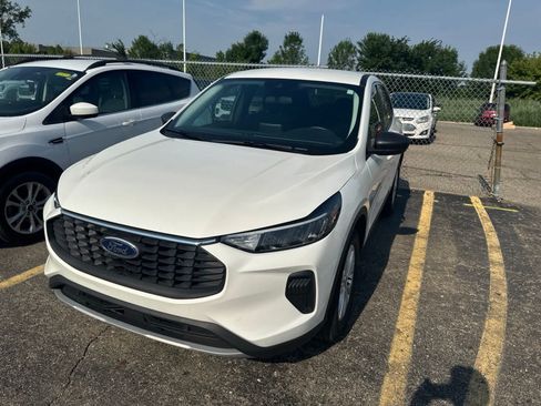 Used 2023 Ford Escape Active AWD/4WD image 3
