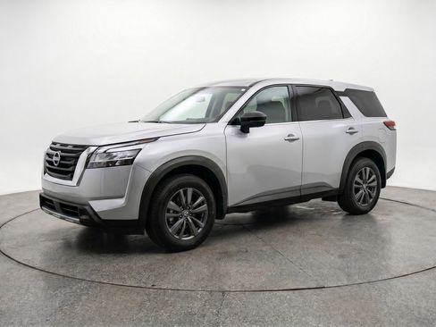Used 2025 Nissan Pathfinder SV FWD image 3