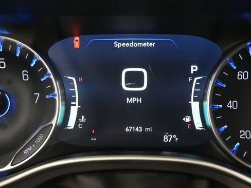 Used 2024 Chrysler Pacifica Touring-L FWD image 32
