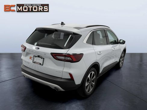 Used 2025 Ford Escape Platinum AWD/4WD image 6