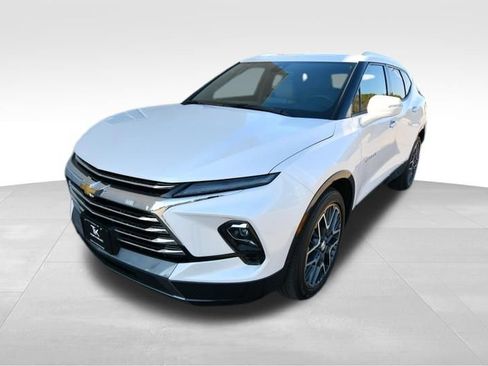 Used 2025 Chevrolet Blazer Premier w/ Driver Confidence II Package image 2