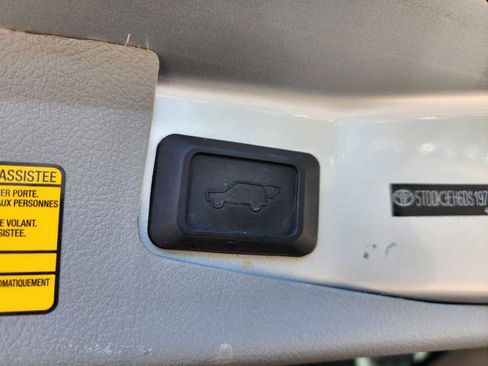 Used 2013 Toyota Highlander Limited AWD/4WD image 17