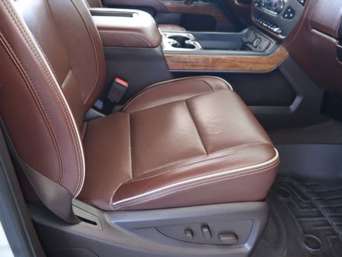 Used 2017 Chevrolet Silverado 2500 High Country w/ Duramax Plus Package image 37