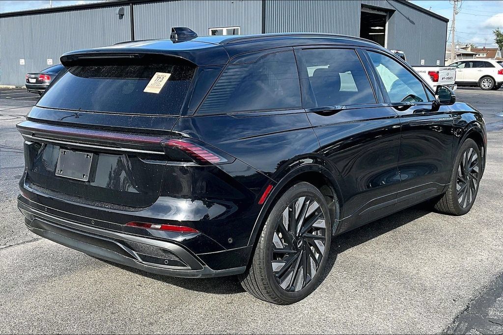 Used 2024 Lincoln Nautilus Reserve w/ Equipment Group 202A AWD/4WD image 9