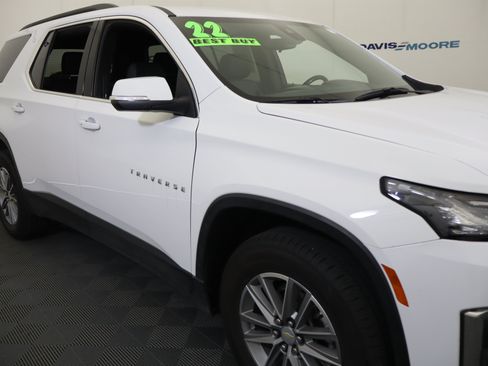 Used 2022 Chevrolet Traverse LT FWD image 4