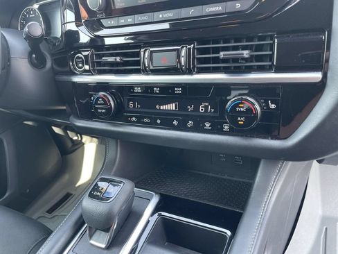 Used 2022 Nissan Pathfinder SV FWD image 26
