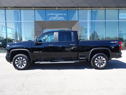 Used 2024 Chevrolet Silverado 2500 Custom w/ Custom Convenience Package image 2