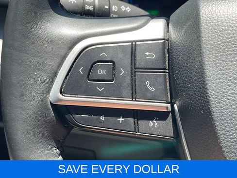 Used 2024 Toyota Highlander XLE FWD image 16