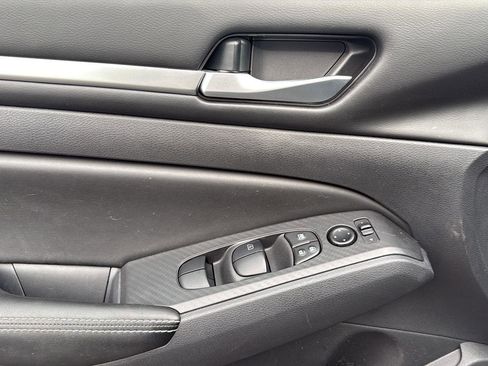 Used 2022 Nissan Altima 2.5 SV image 9