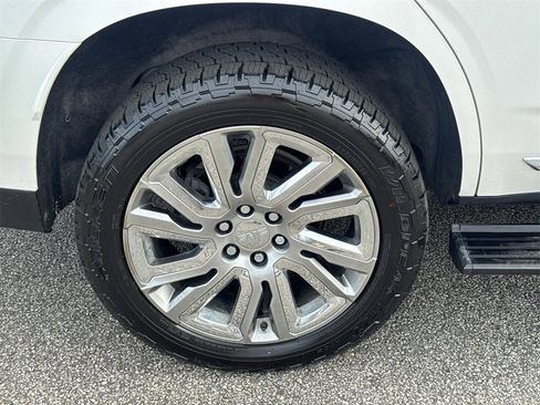 Used 2021 GMC Yukon Denali w/ LPO, Illumination Package image 17