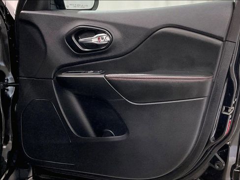 Used 2022 Jeep Cherokee Trailhawk w/ Comfort/Convenience Group image 12