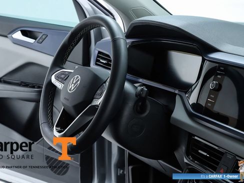 Used 2023 Volkswagen Taos SE w/ Panoramic Sunroof Package FWD image 33