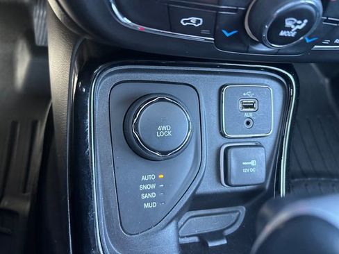Used 2017 Jeep Compass Limited w/ Navigation Group AWD/4WD image 17