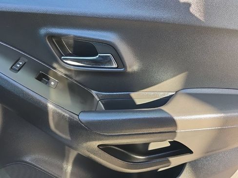 Used 2019 Chevrolet Trax LT w/ LT Convenience Package FWD image 19