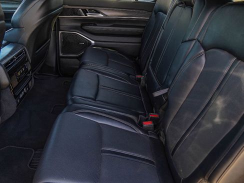 Used 2024 Jeep Wagoneer Series II w/ Flexible Seating Group image 28