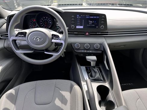 Used 2023 Hyundai Elantra SE FWD image 14