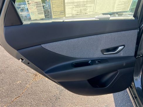 Certified 2025 Hyundai Elantra Limited image 21