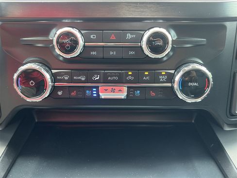 New 2026 Ford F250 Lariat w/ Black Appearance Package image 8